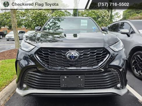 Used 2024 Toyota Highlander XSE AWD/4WD image 2