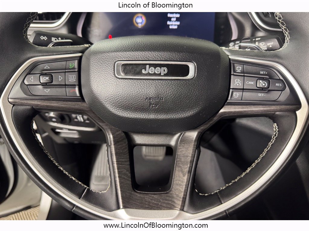 Used 2023 Jeep Grand Cherokee Limited AWD/4WD image 17