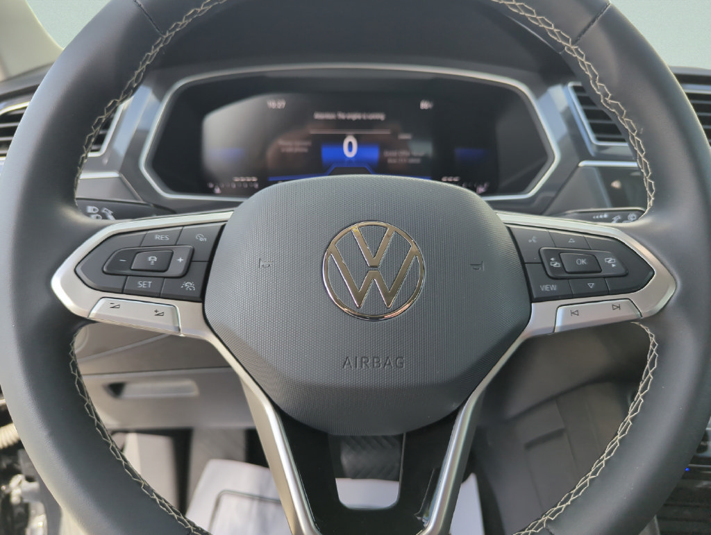 Used 2024 Volkswagen Tiguan SE FWD image 44