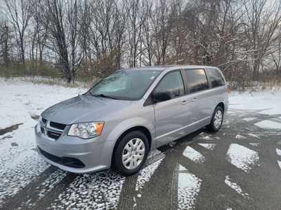 Used 2018 Dodge Grand Caravan SE w/ UConnect Hands-Free Group