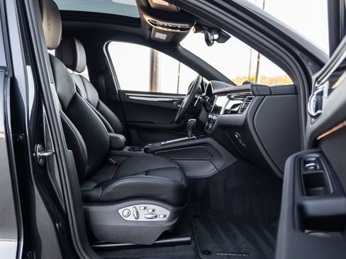Certified 2026 Porsche Macan S AWD/4WD image 43