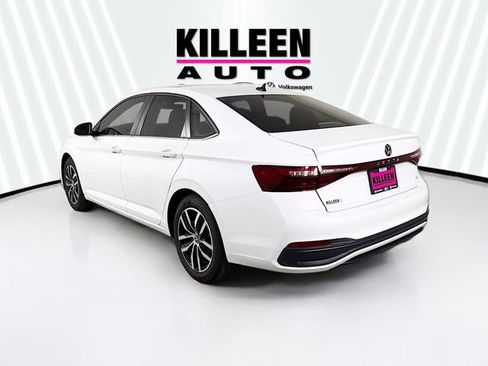 Used 2025 Volkswagen Jetta SE w/ Sunroof Package image 5