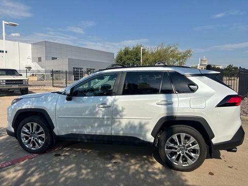 Used 2025 Toyota RAV4 XLE Premium w/ Weather Package FWD image 8