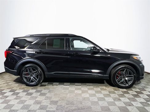 Used 2025 Ford Explorer ST-Line w/ ST-Line Street Pack image 9