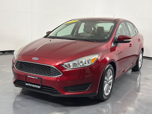 Used 2015 Ford Focus SE w/ SE Cold Weather Package FWD image 10
