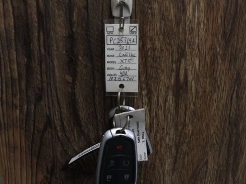 Used 2021 Cadillac XT5 Premium Luxury image 36