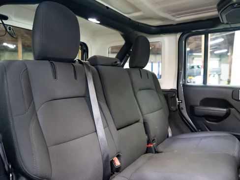 Used 2023 Jeep Wrangler Unlimited w/ Cold Weather Group AWD/4WD image 30