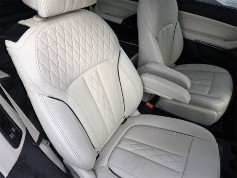 Certified 2024 BMW X7 xDrive40i w/ M Sport Package image 30