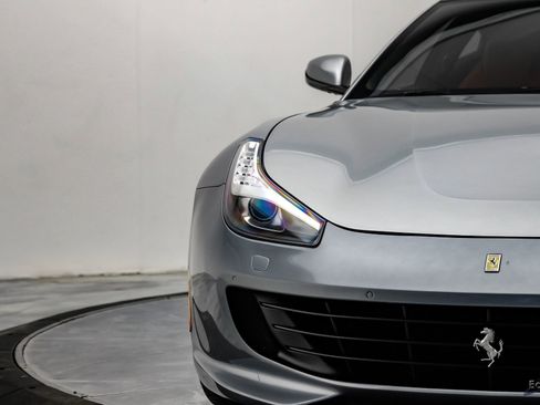 Used 2018 Ferrari GTC4Lusso AWD/4WD image 35