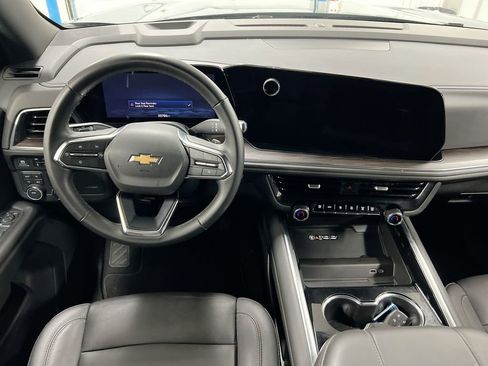 Used 2025 Chevrolet Suburban LT AWD/4WD image 11