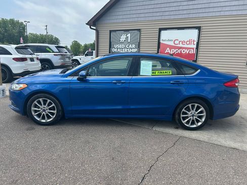 Used 2017 Ford Fusion SE w/ Fusion SE Technology Package FWD image 8