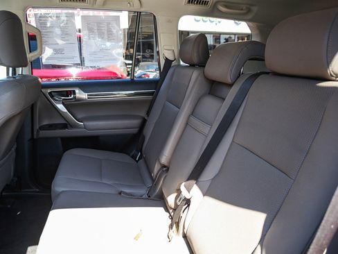 Used 2021 Lexus GX 460 Premium w/ Premium Package image 18