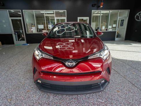 Used 2019 Toyota C-HR Limited FWD image 6