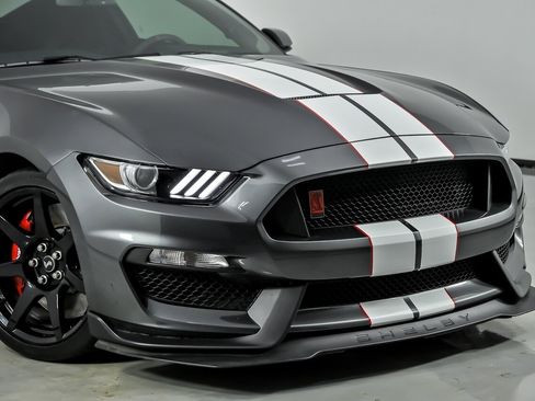 Used 2019 Ford Mustang Shelby GT350R w/ GT350R Equipment Group 920A RWD image 3