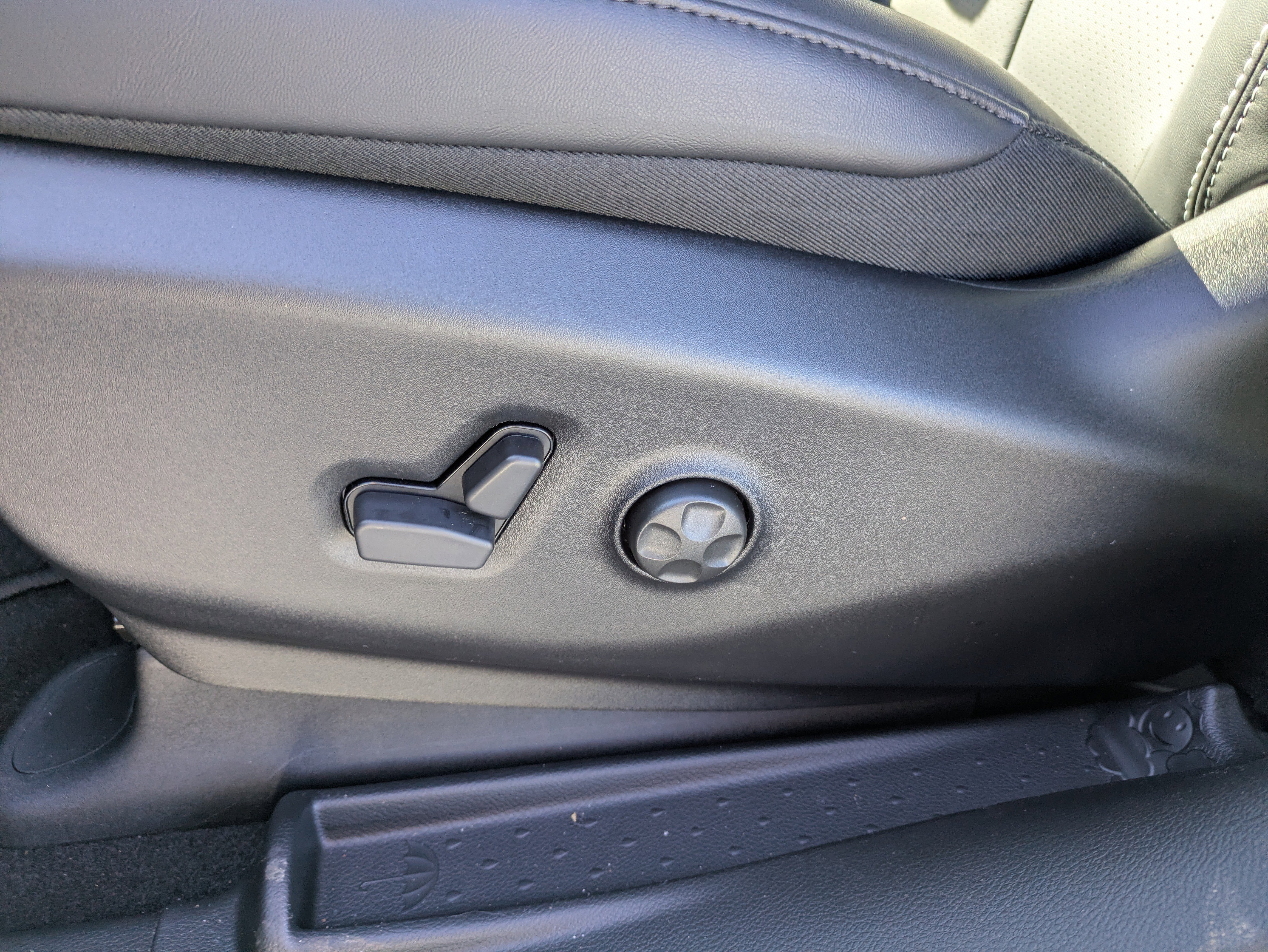 New 2026 Chrysler Pacifica Select w/ S Appearance Package FWD image 11
