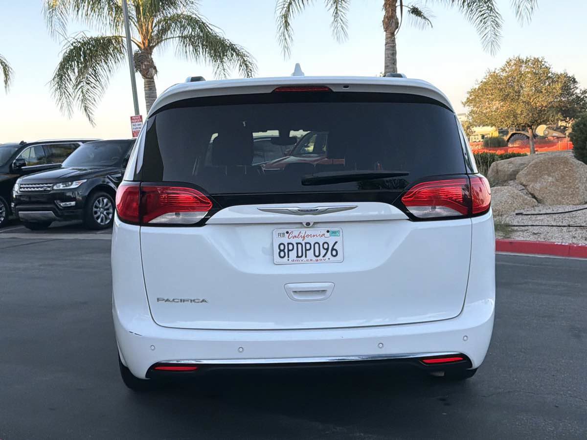 Used 2019 Chrysler Pacifica Touring-L FWD image 8