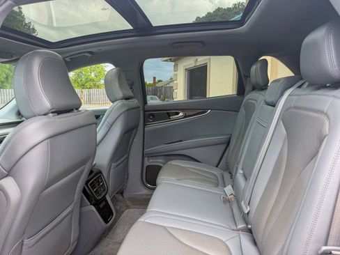 Used 2021 Lincoln Nautilus Reserve FWD image 6