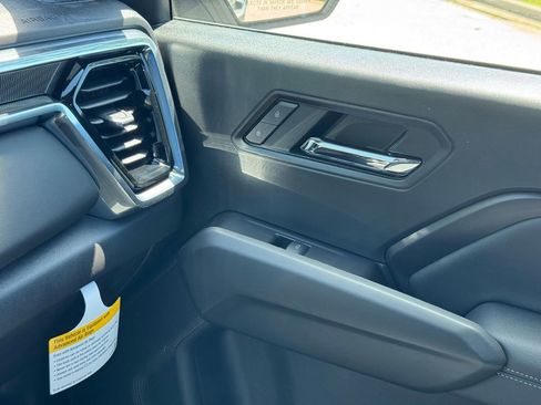 New 2025 GMC Canyon Elevation w/ Convenience Package image 34