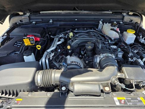 Used 2023 Jeep Gladiator Mojave AWD/4WD image 15