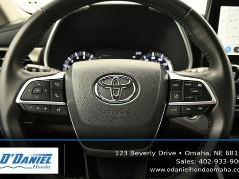 Used 2023 Toyota Highlander XLE AWD/4WD image 29