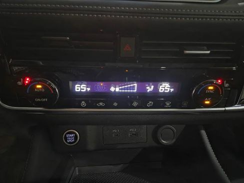 Used 2023 Nissan Rogue SL image 21
