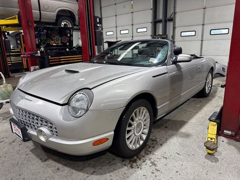 Used 2004 Ford Thunderbird image 30