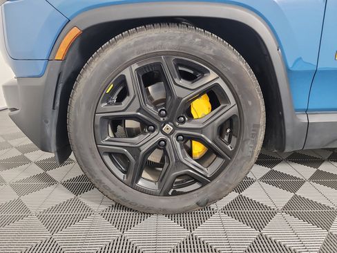 Used 2023 Rivian R1T Adventure image 9