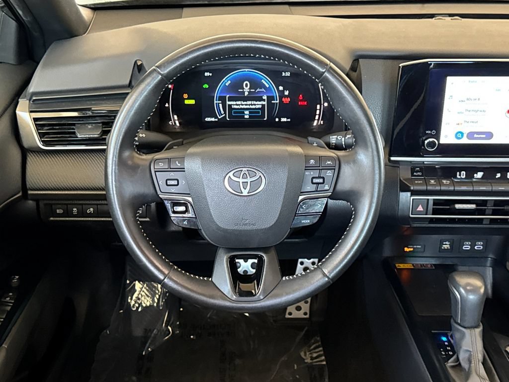 Used 2025 Toyota Camry SE FWD image 13