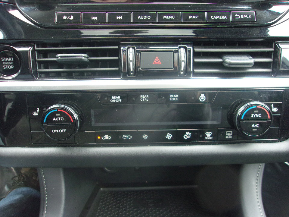 Used 2025 Nissan Pathfinder SL w/ SL Premium Package AWD/4WD image 17