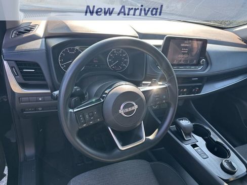 Used 2023 Nissan Rogue SV image 11