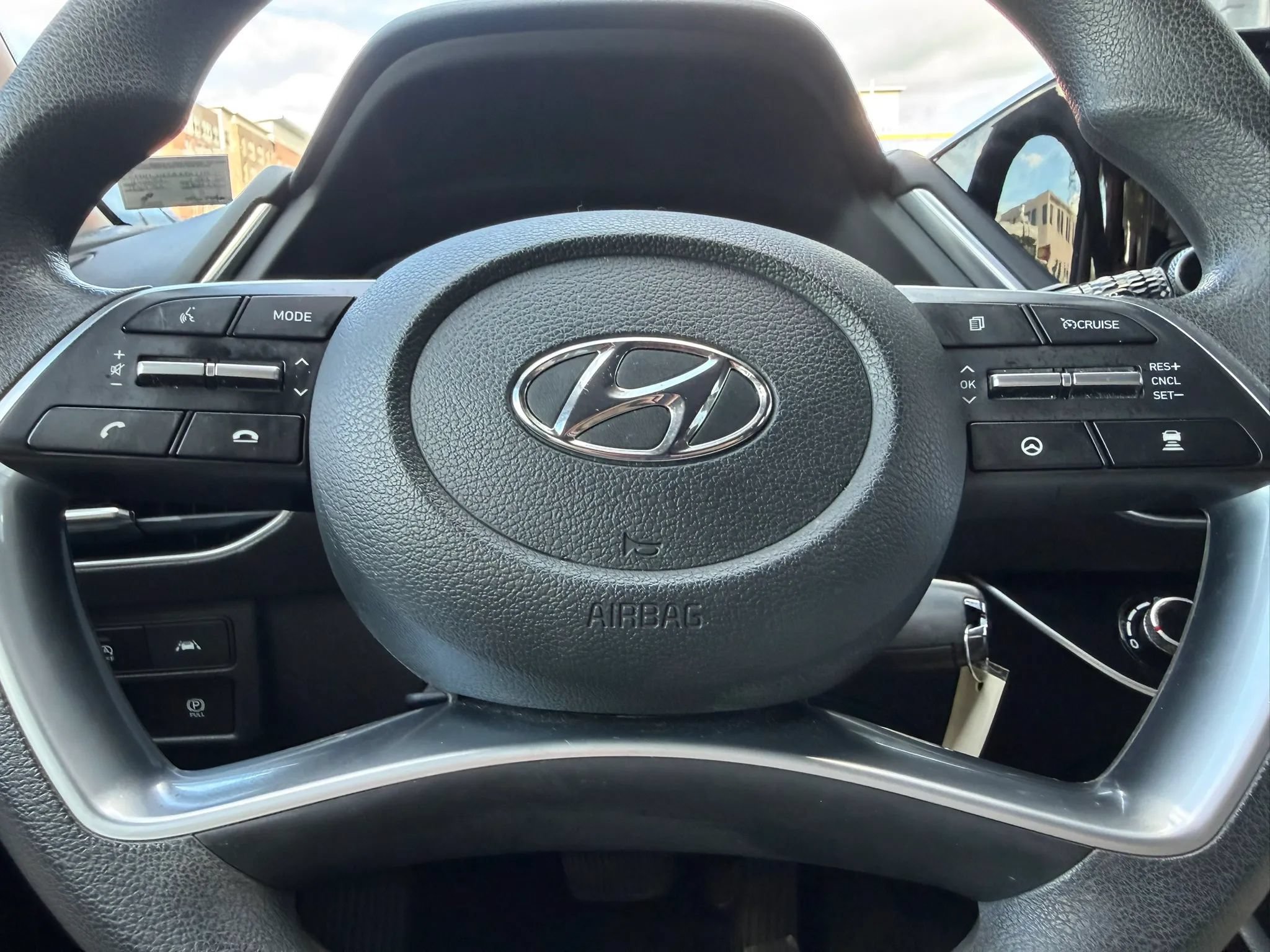 Used 2023 Hyundai Sonata SE w/ Preferred Accessory Package FWD image 14