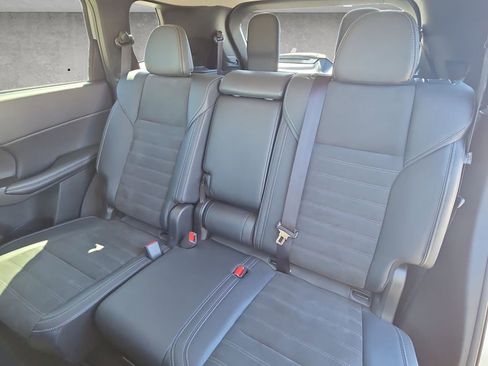 Used 2024 Mitsubishi Outlander FWD image 22