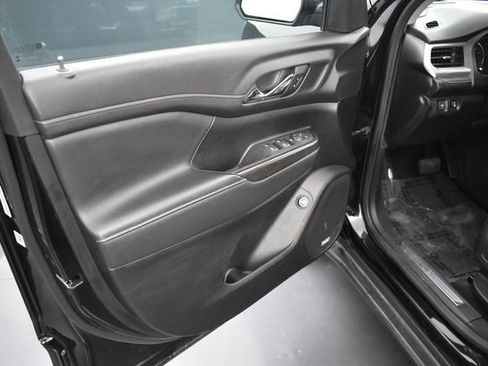 Used 2023 GMC Acadia SLT AWD/4WD image 11