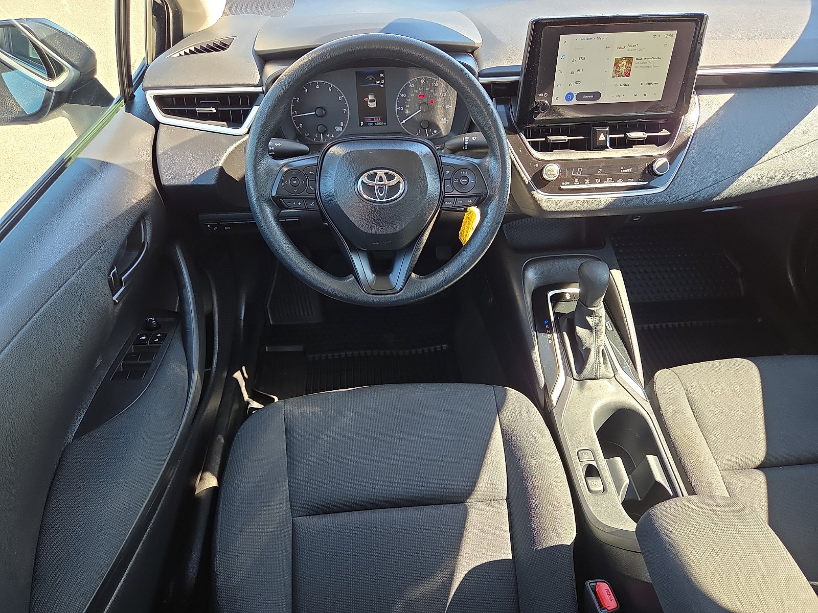 Used 2025 Toyota Corolla LE FWD image 11