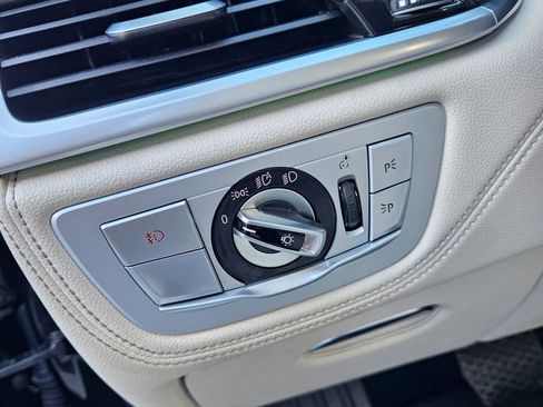 Used 2018 BMW 750i w/ Interior Design Package image 19