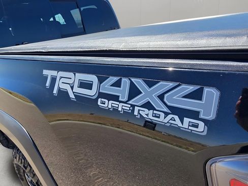 Used 2020 Toyota Tacoma TRD Off-Road w/ Technology Package AWD/4WD image 28