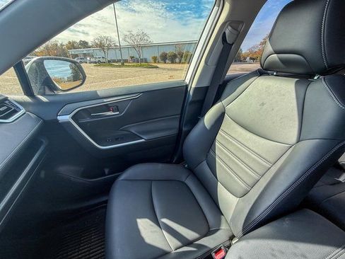 Used 2023 Toyota RAV4 XLE Premium image 19