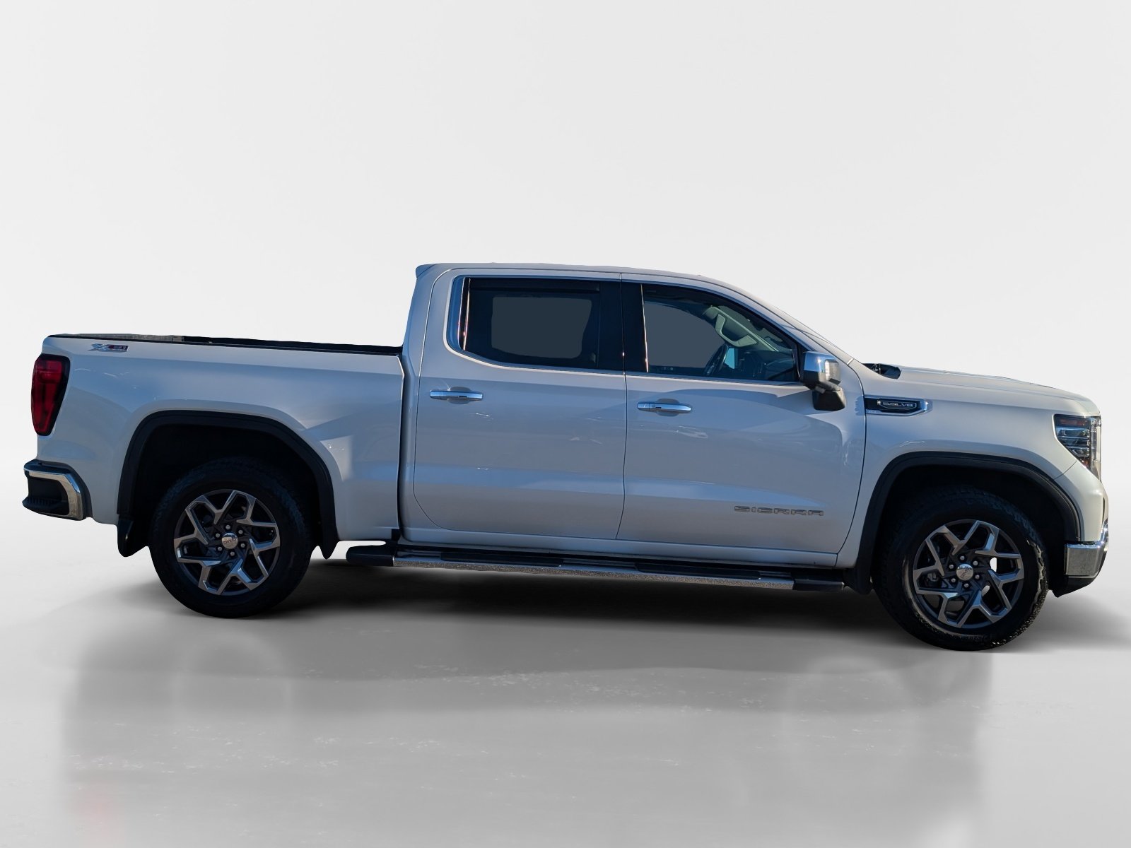 Used 2022 GMC Sierra 1500 SLT w/ SLT Premium Plus Package AWD/4WD image 3
