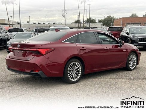 Used 2019 Toyota Avalon Limited image 9