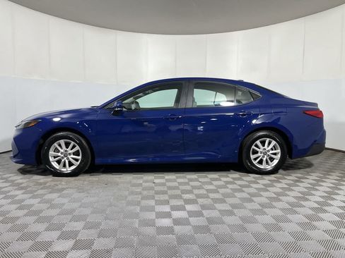 Used 2025 Toyota Camry LE AWD/4WD image 5
