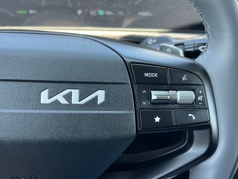 Used 2025 Kia EV6 Wind RWD image 25