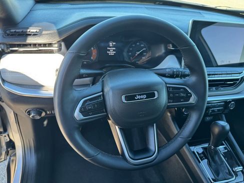 Used 2025 Jeep Compass Limited image 29