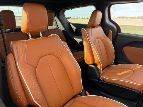 New 2026 Chrysler Pacifica Pinnacle image 23