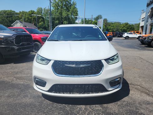 New 2026 Chrysler Pacifica Select image 18