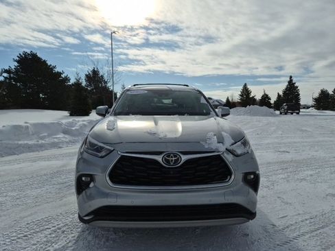 Used 2020 Toyota Highlander Platinum image 2