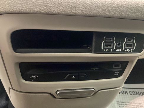Used 2021 Chrysler Pacifica Touring-L w/ Uconnect Theater Family Group AWD/4WD image 12