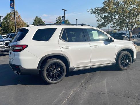 Used 2025 Honda Pilot Elite image 4
