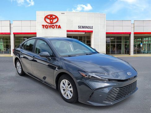 Used 2025 Toyota Camry LE image 2