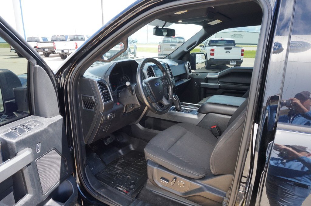 Used 2017 Ford F150 XLT w/ Equipment Group 302A Luxury AWD/4WD image 8