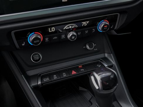 New 2025 Audi Q3 2.0T Premium image 12